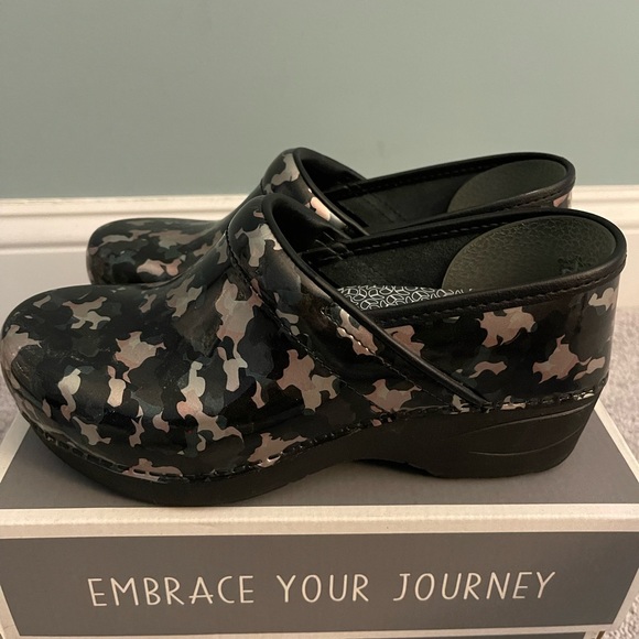 Dansko XP 2.0 camouflage Clogs - Picture 3 of 9